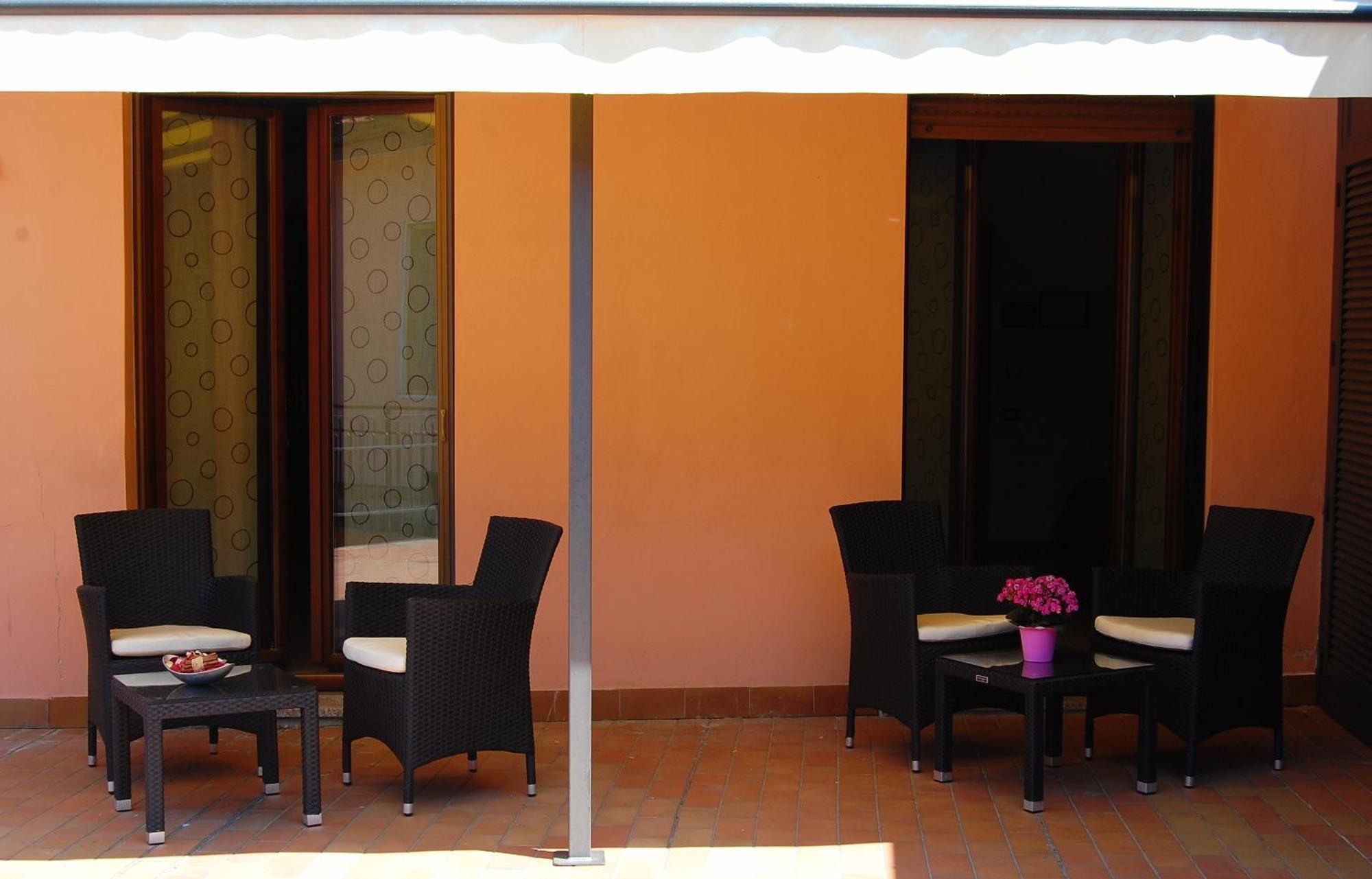 Albergo Visconti เกรโมนา ภายนอก รูปภาพ