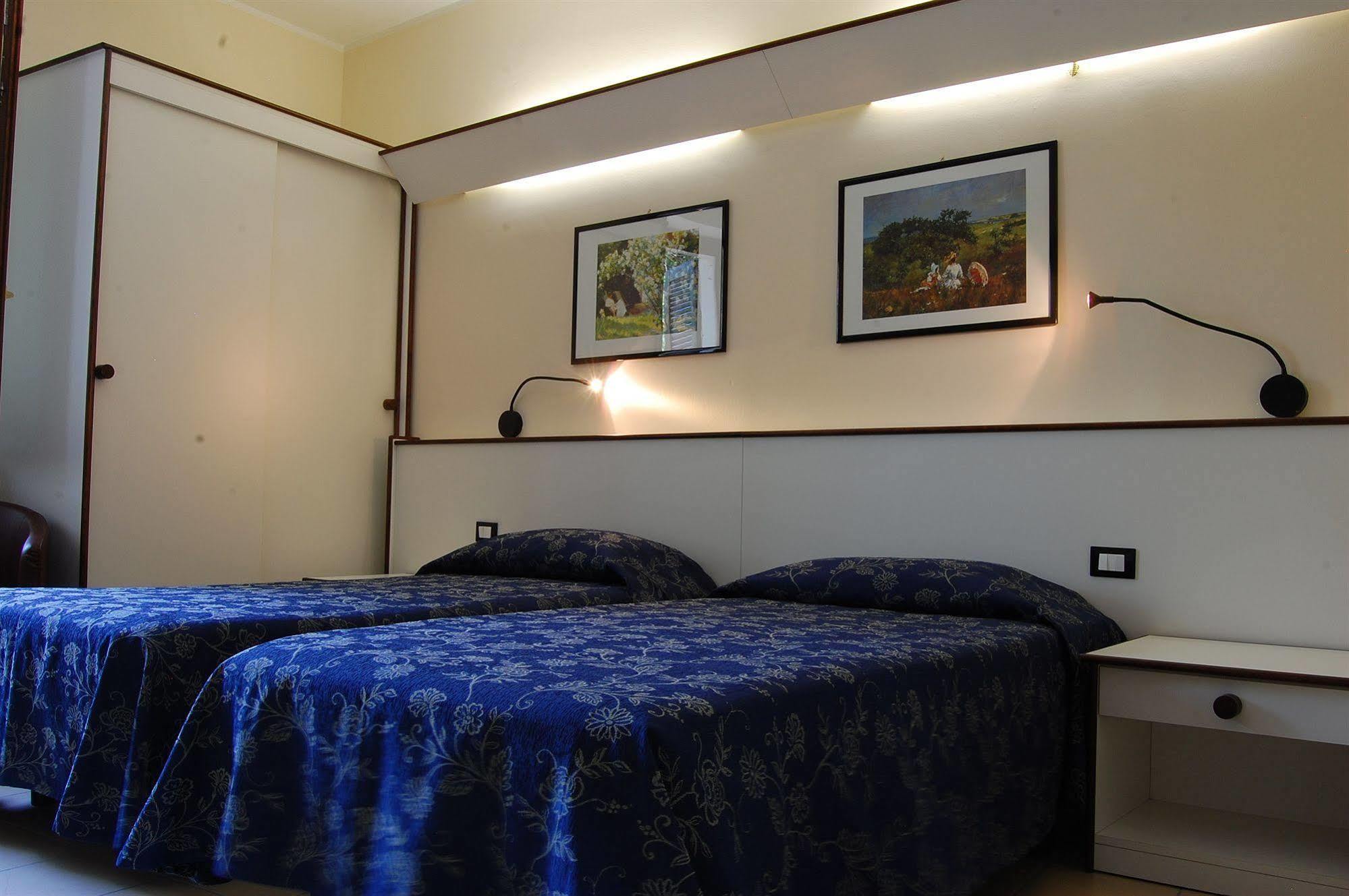 Albergo Visconti เกรโมนา ภายนอก รูปภาพ